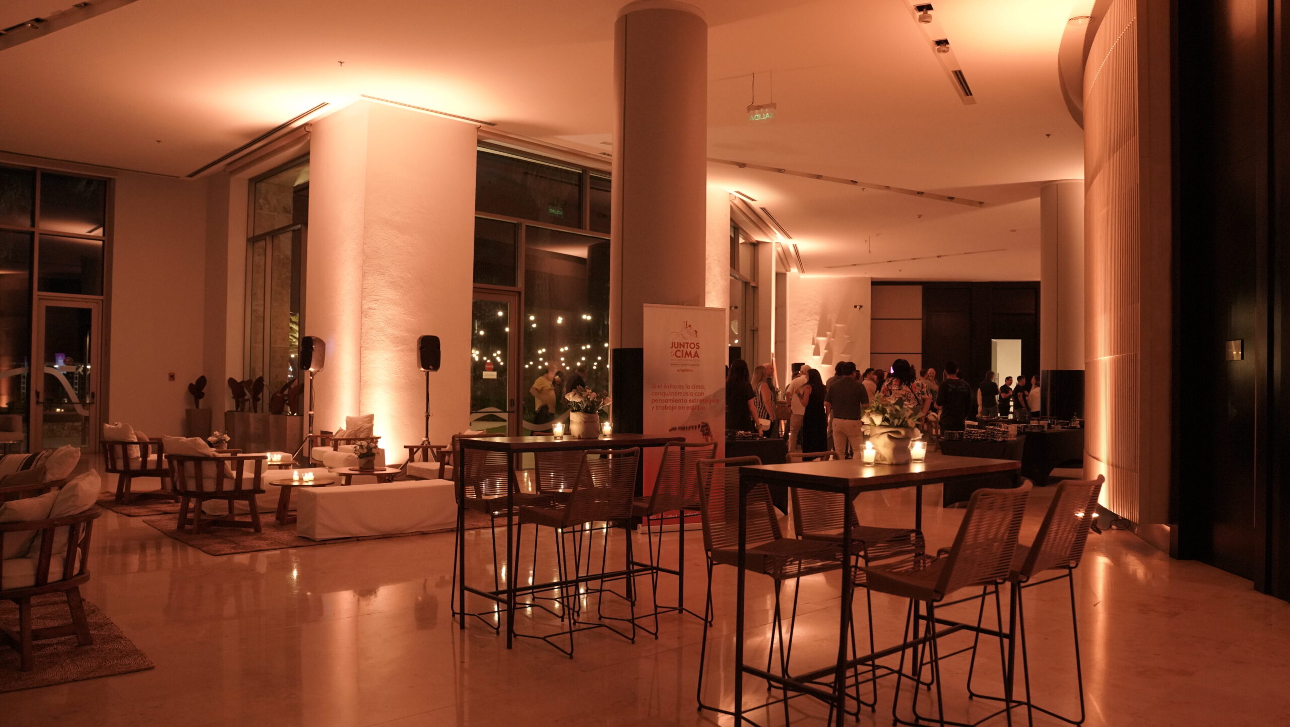 Iluminación escénica en evento